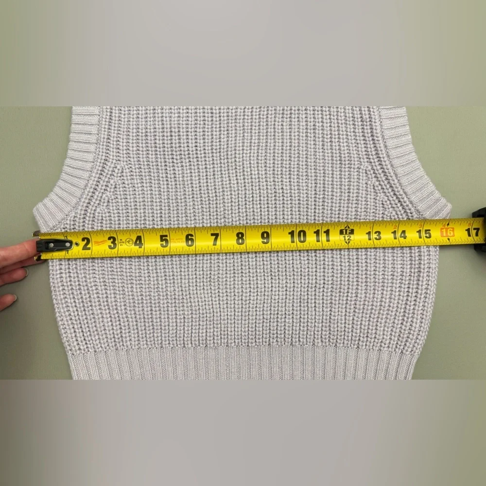 H&M Lilac Knit Sweater Vest Size S Cropped Sleeveless Pullover Top